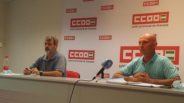 El presidente y el secretario del comité de empresa de Rober, en rueda de prensa.