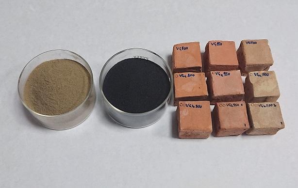 Tierra arcillosa, ceniza volcánica y los nueve tipos de ladrillos preparados por el investigador.