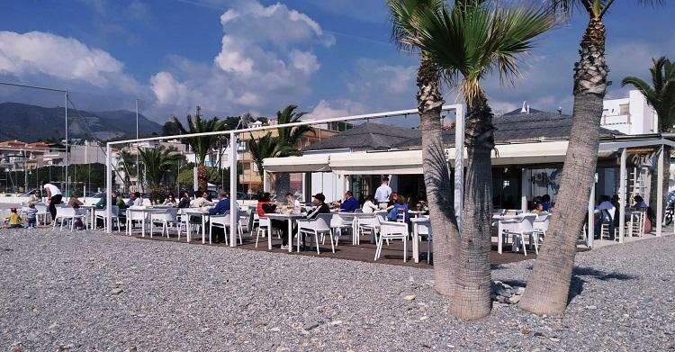 Imagen de archivo de un chiringuito en la Costa granadina. 