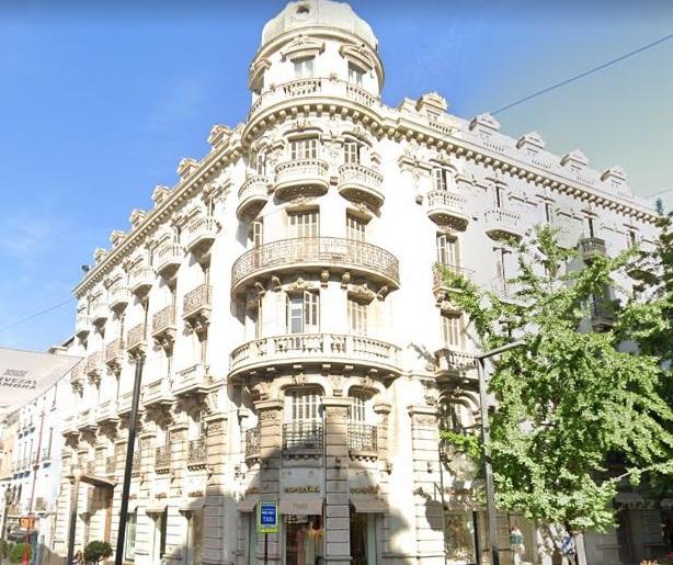 Edificio Colón, entre Reyes Católicos y Gran Vía. 