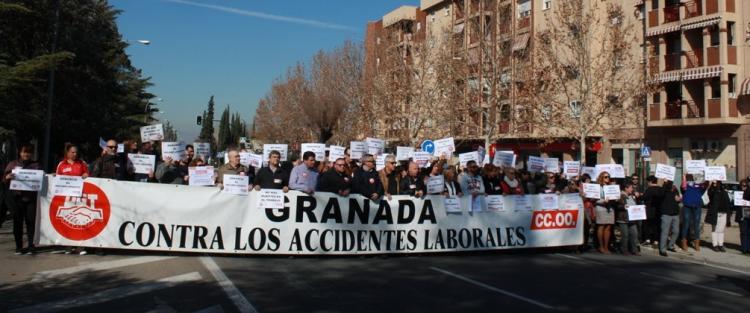 Concentración celebrada esta mañana por el trabajador fallecido en Huéscar.