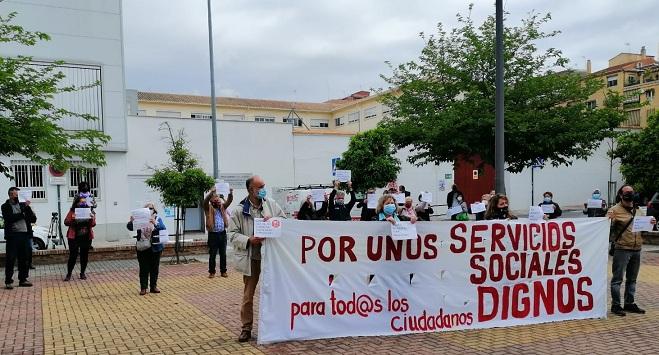 Concentración este jueves frente al centro de Servicios Sociales de La Chana. 