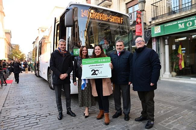 Acto organizado en Santa Fe para premiar a la usuaria 20 millones del transporte metropolitano.