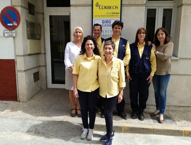 Equipo de la oficina de Correos en Padul.