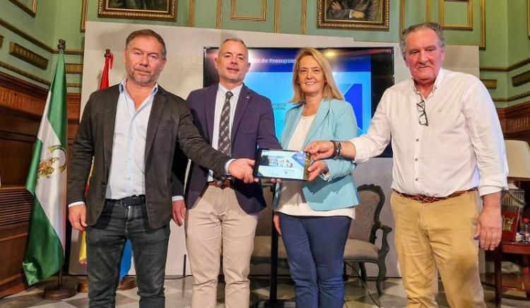 Responsables municipales, en la presentación del presupuesto.
