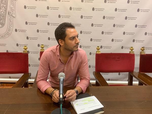 El concejal Eduardo Castillo, en rueda de prensa.