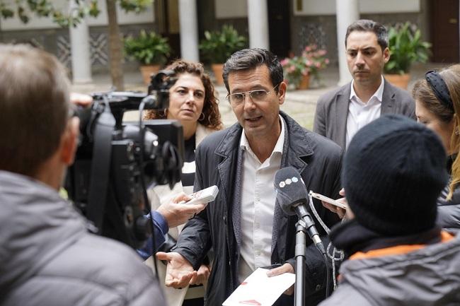 Cuenca, este viernes, atiende a los periodistas. 
