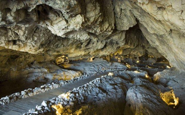 Interior de la Cueva de las Ventanas. 