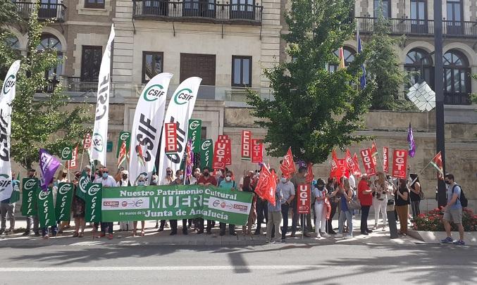 Concentración este lunes frente a la Delegación del Gobierno andaluz. 