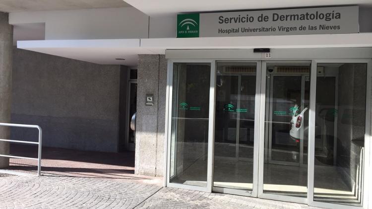 Entrada a Dermatología en el antiguo San Cecilio, donde antes estaban las urgencias.