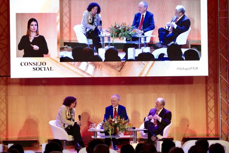 La rectora, junto al director del Ciemat y el presidente del Consejo Social de la UGR. La rectora, junto al director del Ciemat y el presidente del Consejo Social de la UGR.