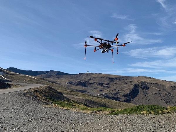 Dron utilizado para cartografiar el dominio esquiable.