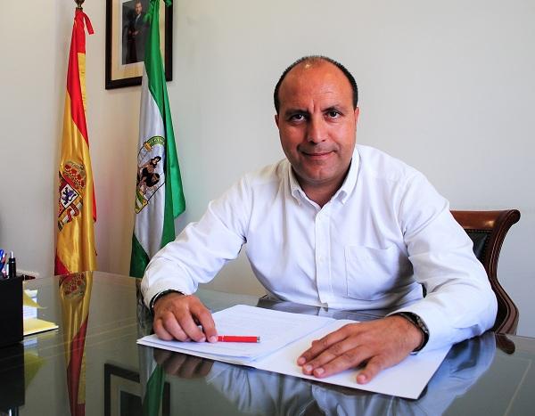 El alcalde, Nazario Montes. 