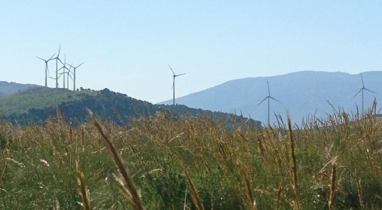 Aerogeneradores cerca de Cónchar, en el Valle de Lecrín, comarca que tendrá más parques eólicos. 