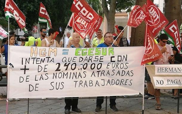 Concentración sindical frente a la sede de Egesur, empresa de Motril.