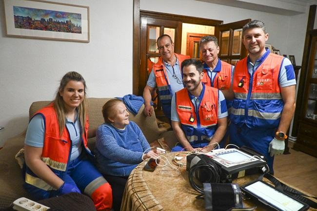 Equipo Movilizable de Cuidados Avanzados (EMCA). El 1 de junio esta unidad fue cerrada por recortes y dejo de dar servicio a los granadinos.