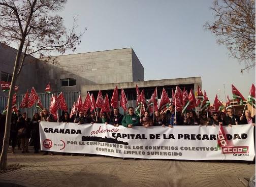 Concentración esta mañana de delegados de CCOO y UGT.