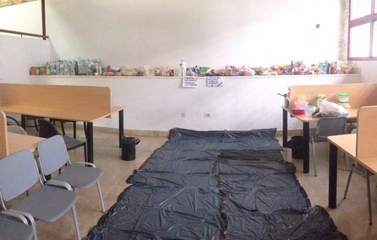 Parte de la biblioteca usada por los estudiantes para el encierro. Parte de la biblioteca usada por los estudiantes para el encierro.