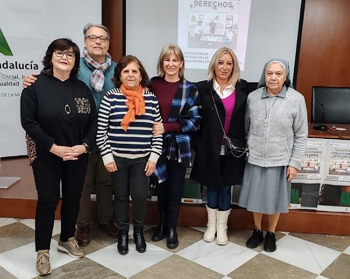 Representantes de la plataforma tras la rueda de prensa.