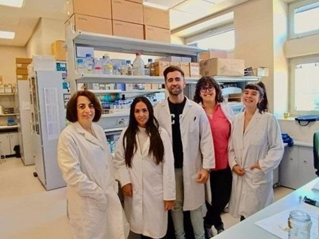 Equipo científico del López Neyra que trabaja con una molécula capaz de prevenir la leucemia y otros tipos de cáncer.
