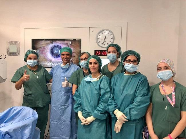 Equipo de Oftalmología del HVN que ha realizado el exitoso trasplante. Equipo de Oftalmología del HVN que ha realizado el exitoso trasplante.