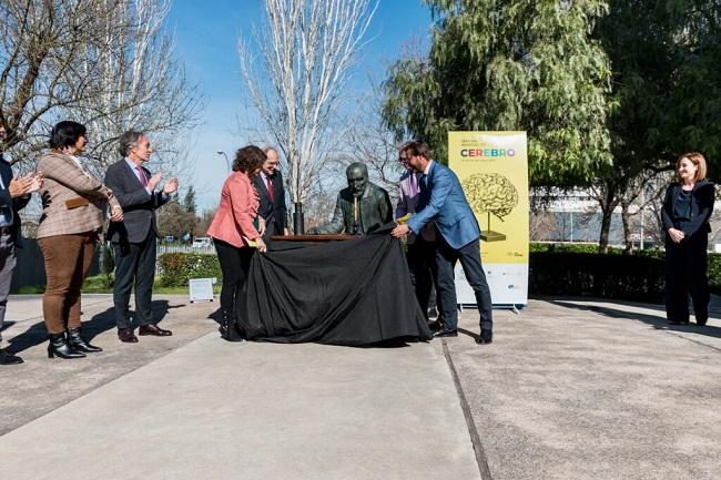 Inauguración de la escultura este lunes. 