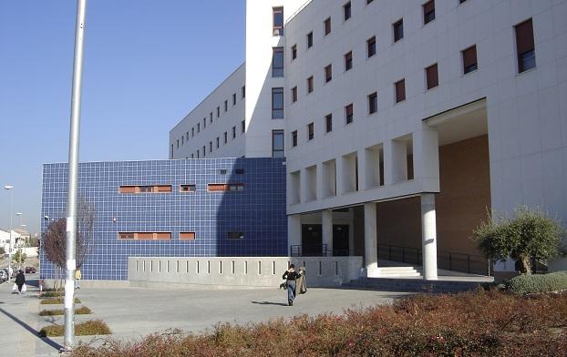 Entrada a la Escuela de Ingeniería Informática y Telecomunicación.