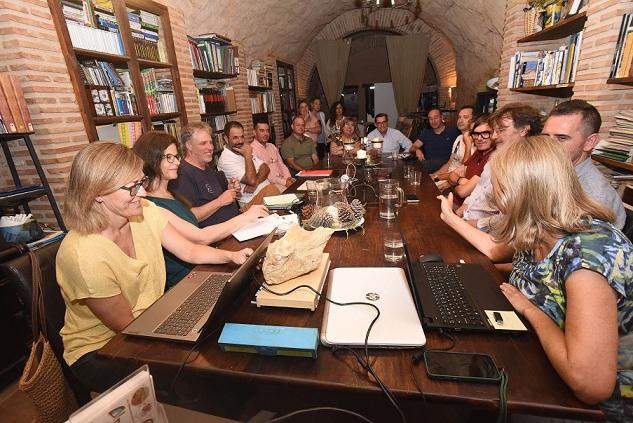 Reunión con evaluadores de la Unesco en Purullena. 