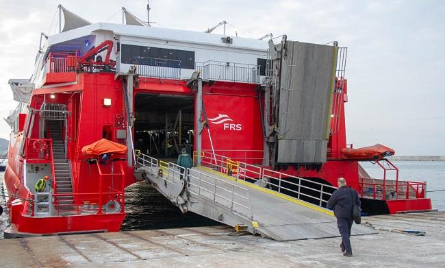 Imagen de la salida del primer ferry hacia Melilla.