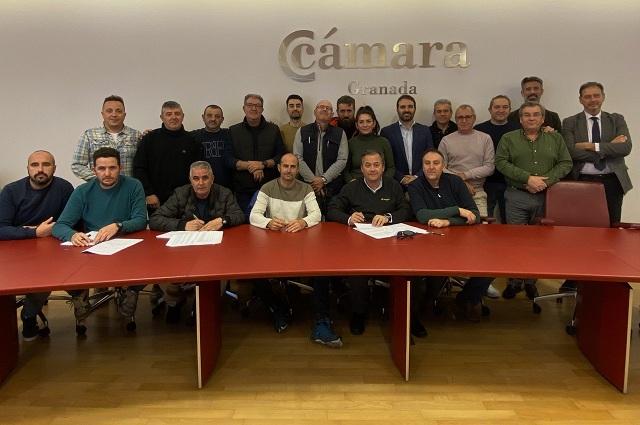 Firma del convenio en la Cámara de Comercio de Granada. 