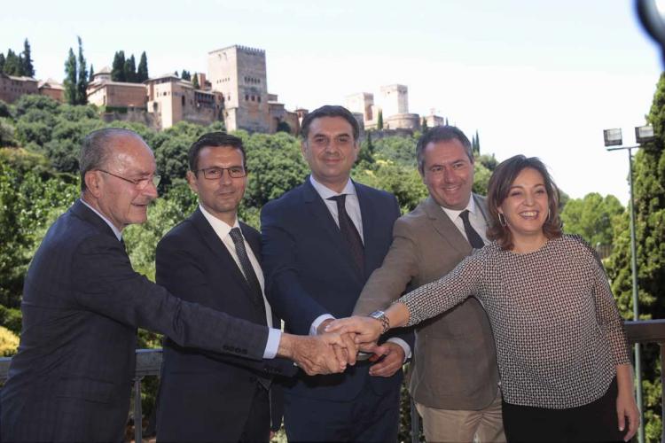 Los alcaldes de Granada, Málaga, Córdoba y Sevilla con el consejero de Turismo.