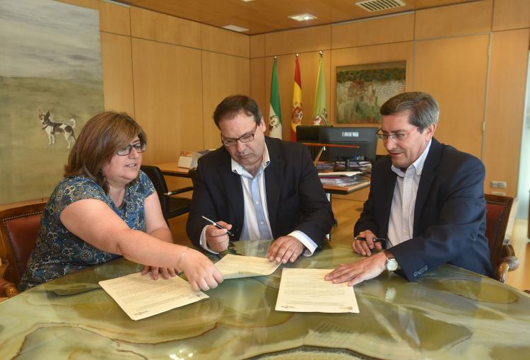 Firma del acuerdo entre Diputación y la Federación de Hosteleria. Firma del acuerdo entre Diputación y la Federación de Hosteleria.