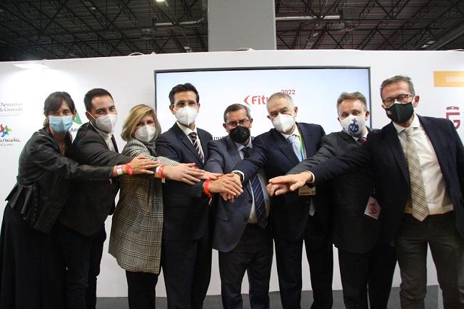 Autoridades durante la presentación del evento sobre turismo de congresos que albergará Granada. 