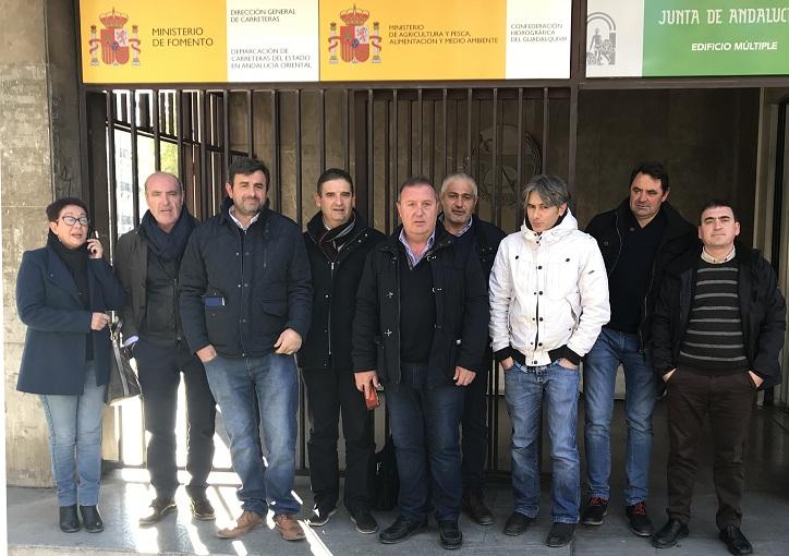 Representantes municipales y de comunidades de regantes.