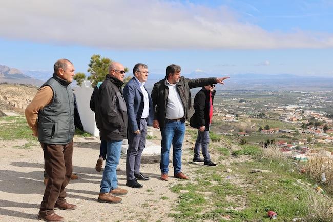 El subdelegado del Gobierno, José Antonio Montilla, ha mantenido una reunión en Zújar con las comunidades de regantes de la comarca de Baza.