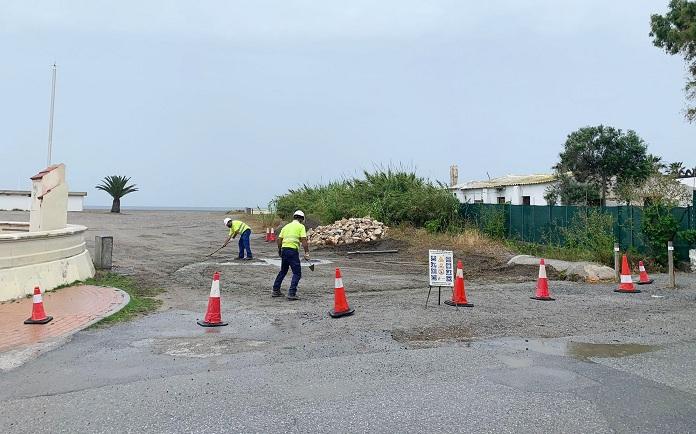 Obras para cerrar el acceso de vehículos a la playa de Poniente Obras para cerrar el acceso de vehículos a la playa de Poniente.