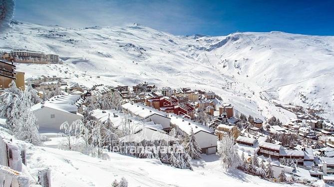 Espectacular vista de la estación tras una nevada, la imagen más votada en el apartado de paisaje.