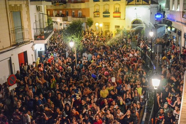 Las calles, repletas durante la fiesta Las calles, repletas durante la fiesta.