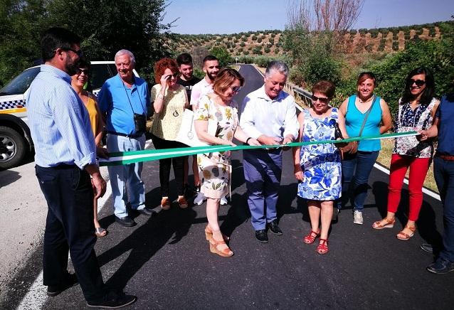 Inauguración de la renovada carretera. 