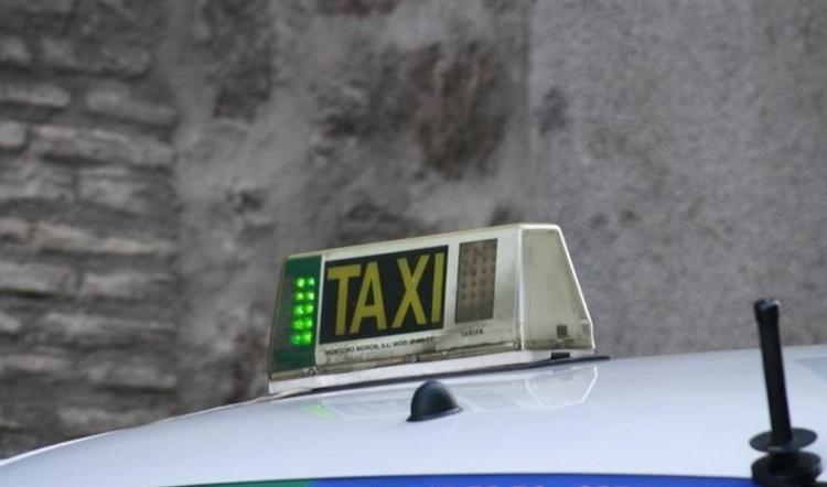 Los taxistas de Granada se suman a la huelga. 