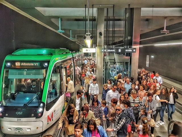 El metro mejorará su frecuencia de paso el domingo por la tarde.