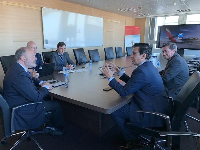 Un momento de la reunión de Cuenca y Entrena con la dirección de Iberia.