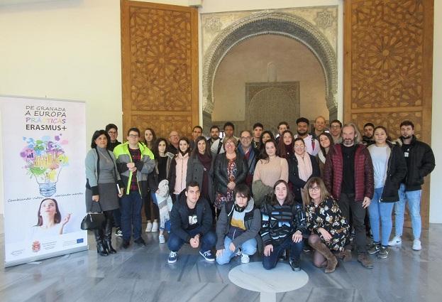 Encuentro con alumnado participante en el Cuarto Real de Santo Domingo.