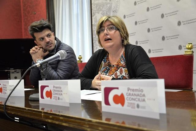 Ana Muñoz informa del premio. 