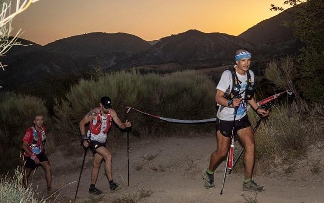 Parte de la carrera se desarrolla por la noche. 