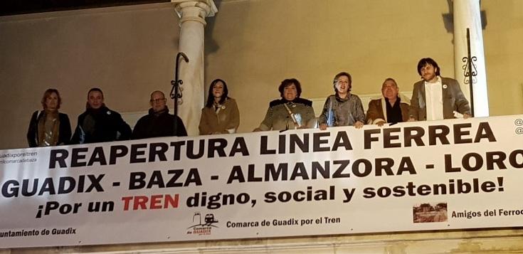 Pancarta reclamando la vuelta del tren.