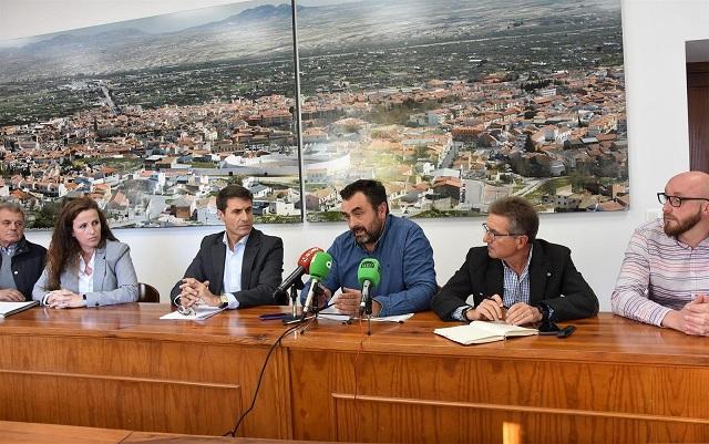 Alcaldes y agricultores informan de la situación del acuífero.