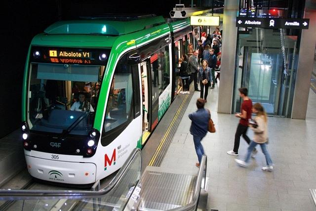 Más de 40.000 personas usan el metro cada día laborable.