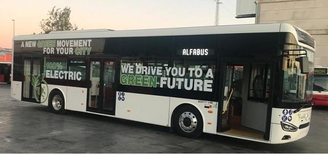 Autobús eléctrico que circula en pruebas. 