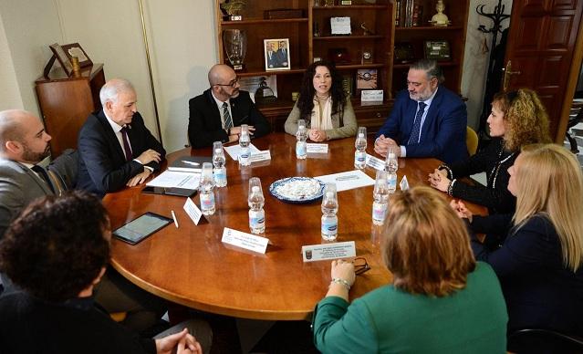 Visita de la consejera Rocío Ruiz (en el centro) al Ayuntamiento de Albolote Visita de la consejera Rocío Ruiz (en el centro) al Ayuntamiento de Albolote.